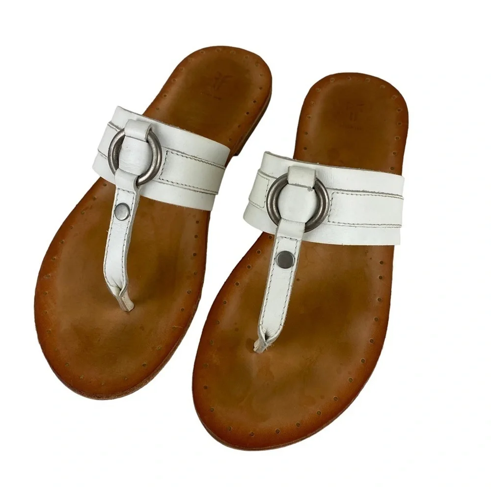 Frye Sandals White Leather Flats Slip On Thong Women’s Size 7.5